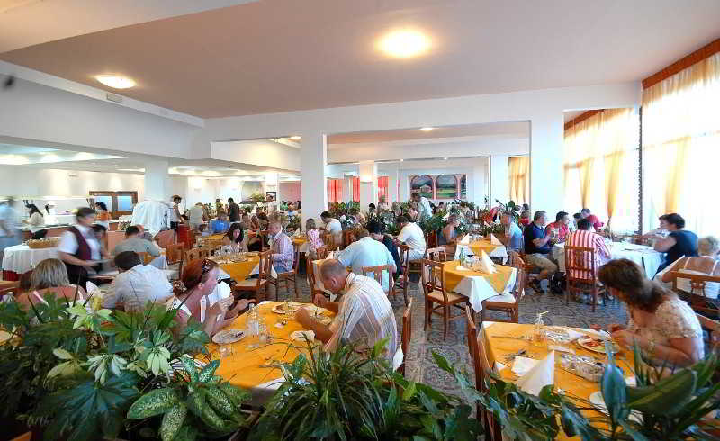 Arena Hotel Holiday