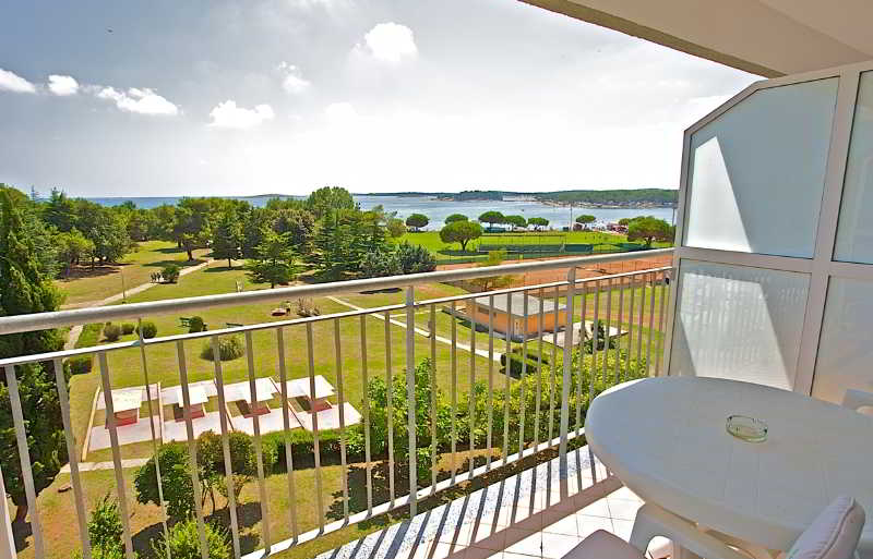 Arena Hotel Holiday