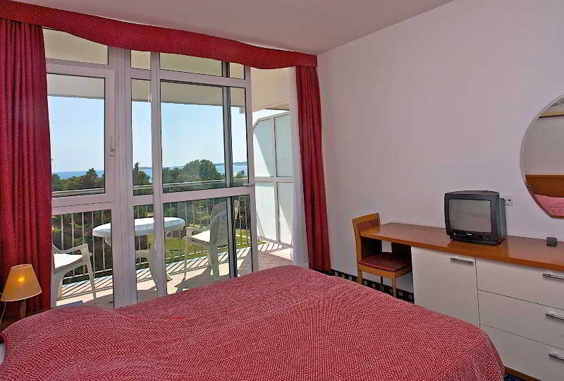 Arena Hotel Holiday