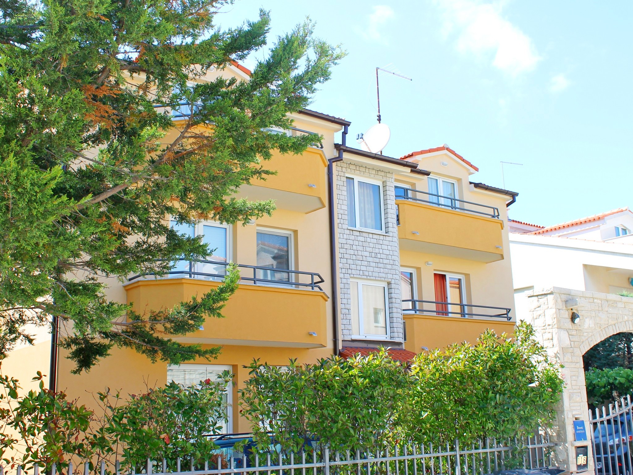 Catalina Apartments