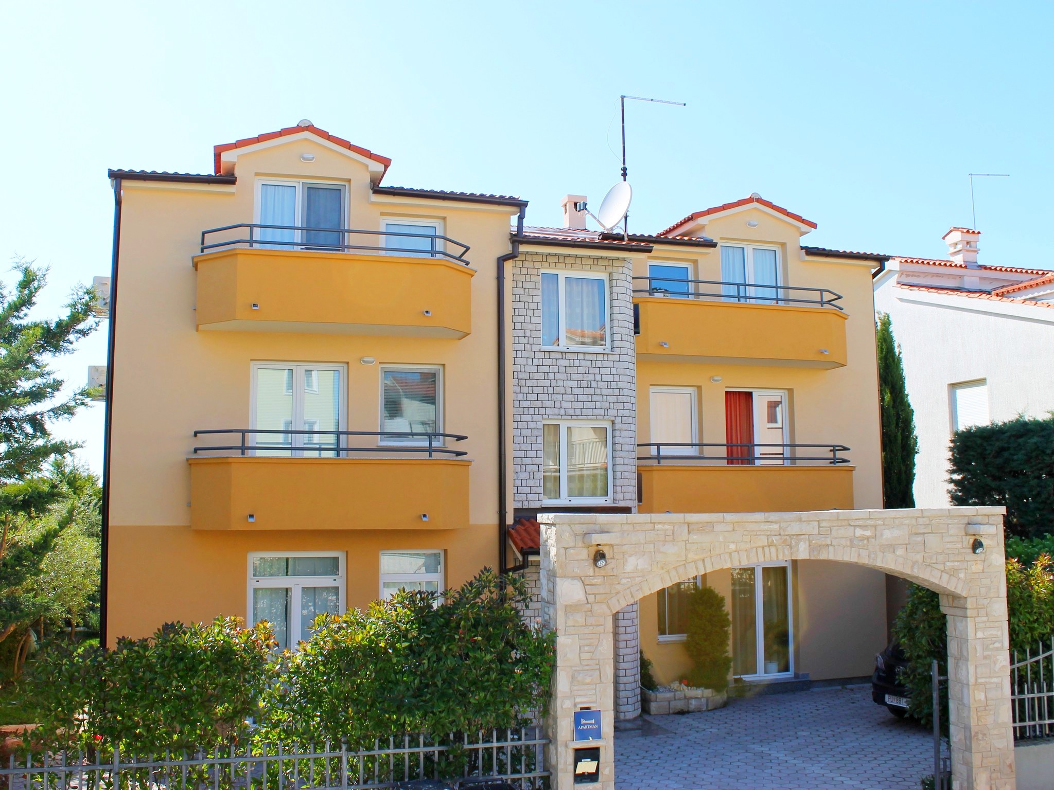 Catalina Apartments