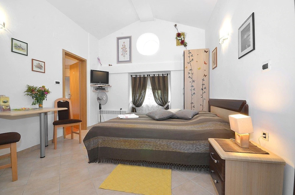 Bella Vista Apartments