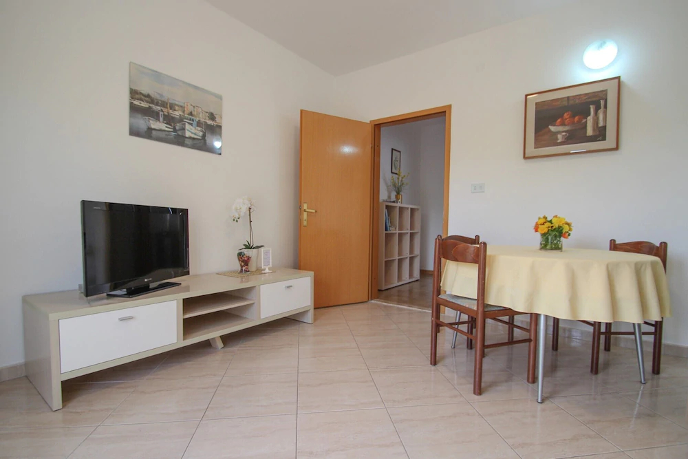 Apartment Maena