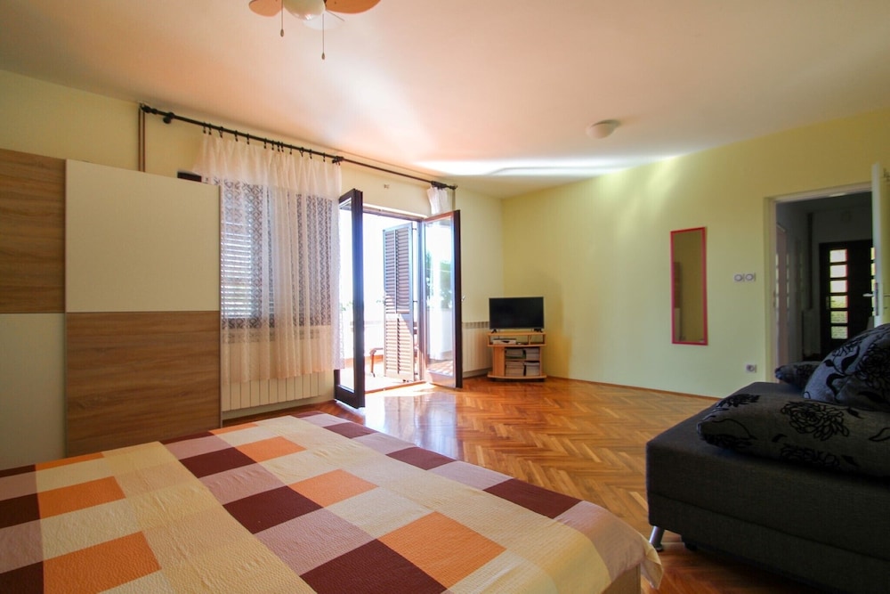 Apartment Mirjana