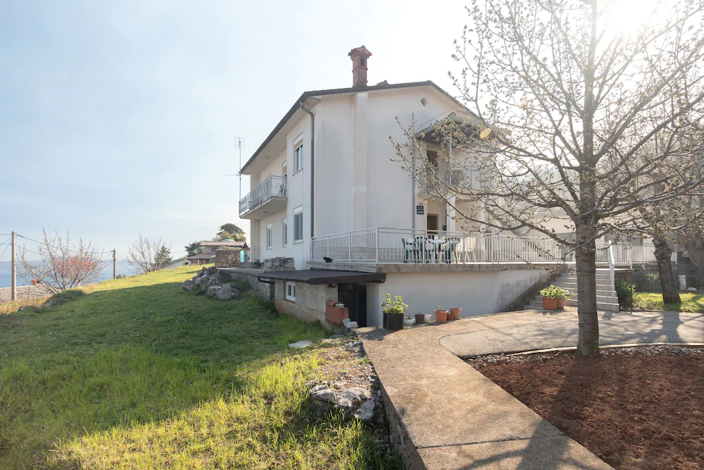 Apartment Lucia & Holiday Home Nino
