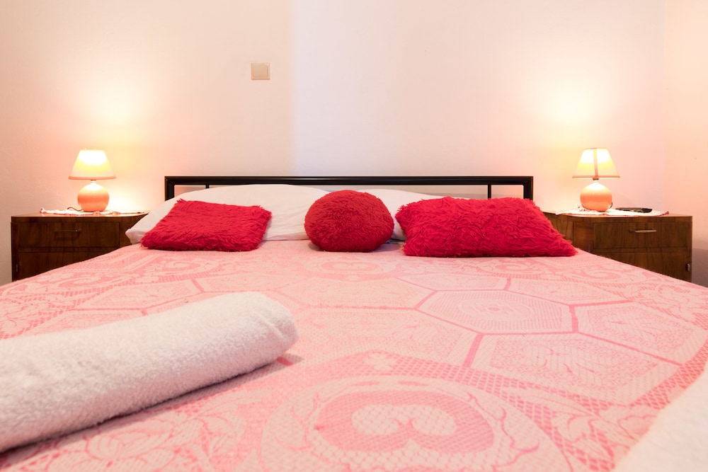Apartment Lucia & Holiday Home Nino