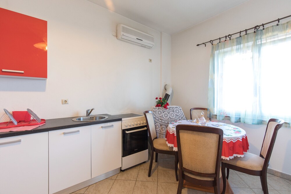 Apartment Lucia & Holiday Home Nino
