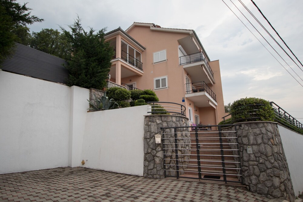 Apartments Villa Adore