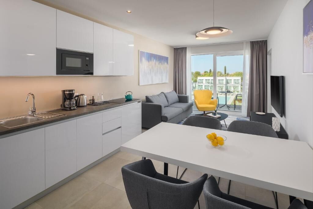 Maj Premium Residence