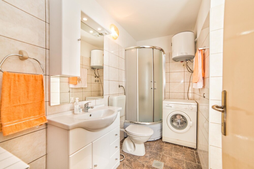 Holiday House Valter KN