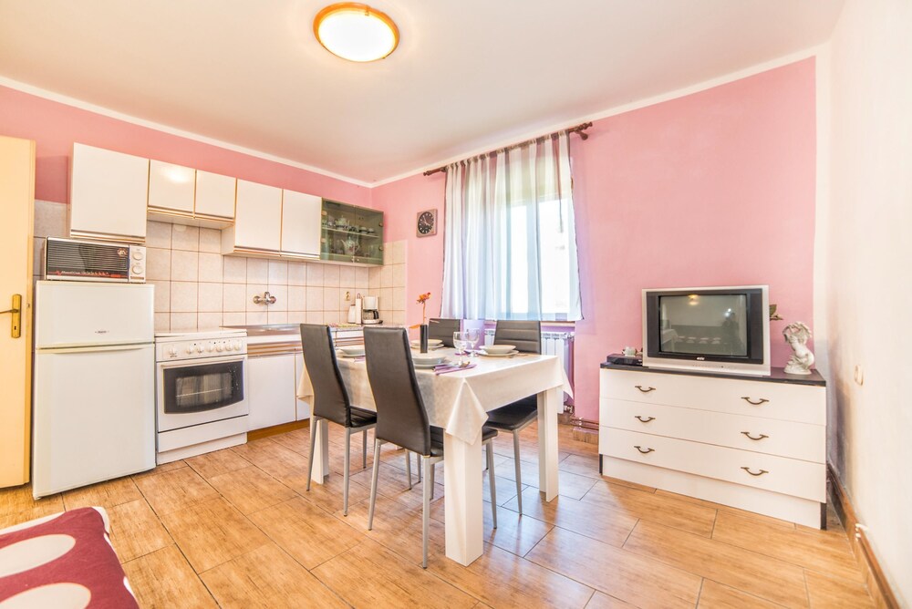 Holiday House Valter KN