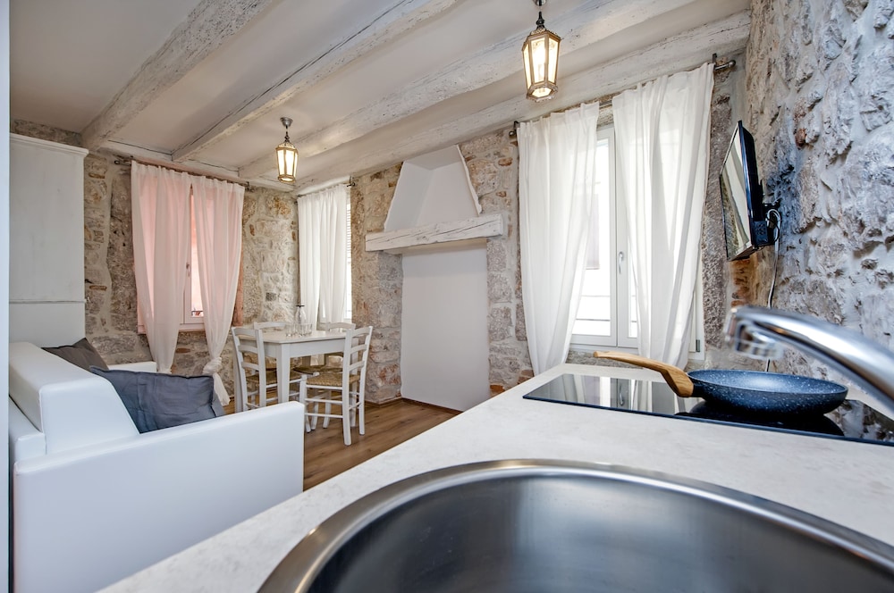 Apartment Blue Note