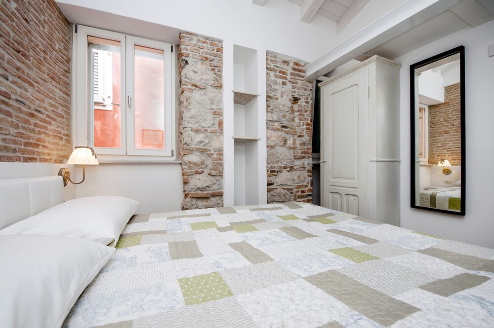Apartment Blue Note