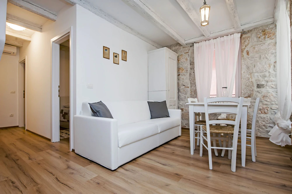 Apartment Blue Note
