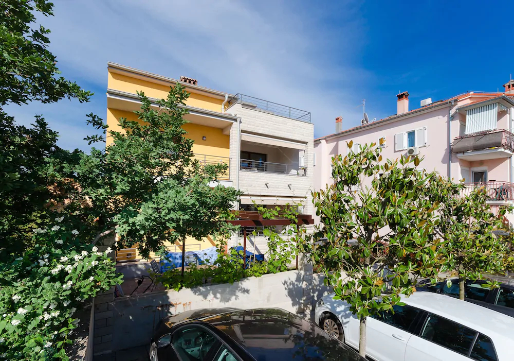 Apartment Goran