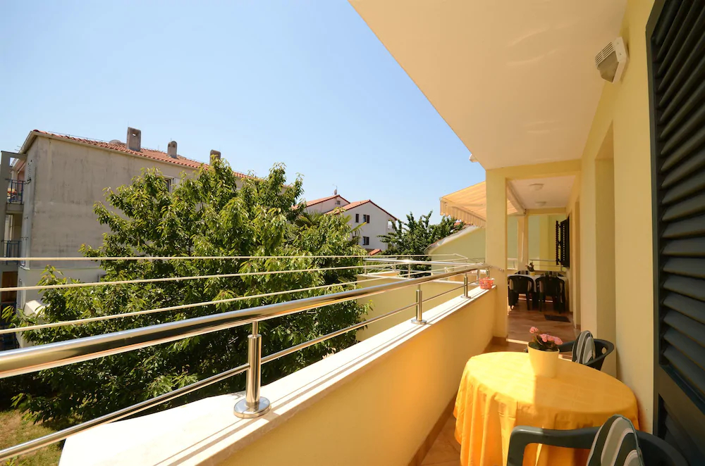 Apartments and Room Mirjana