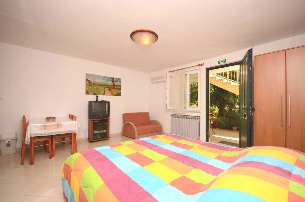 Apartments and Room Mirjana