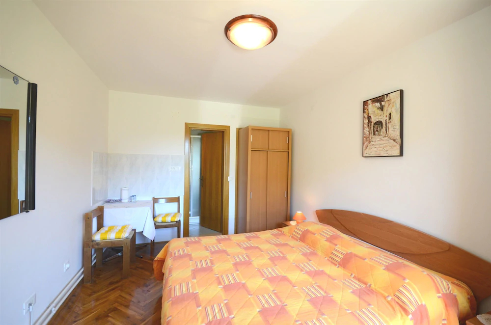 Apartments and Room Mirjana