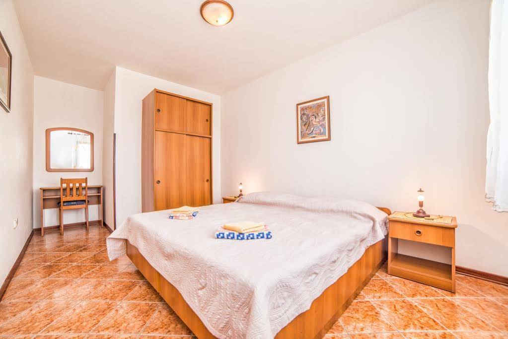 Apartments Banko 7