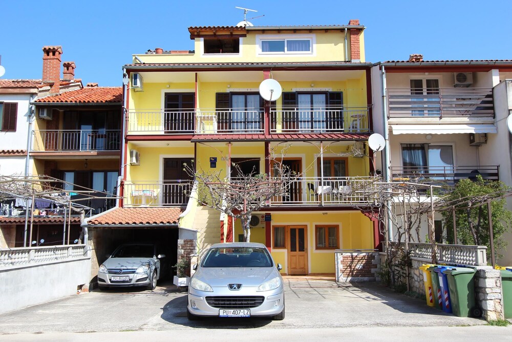 Room And Apartments Mariza