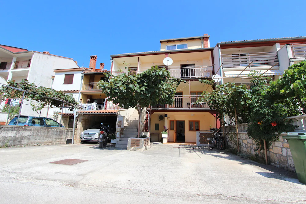 Room And Apartments Mariza