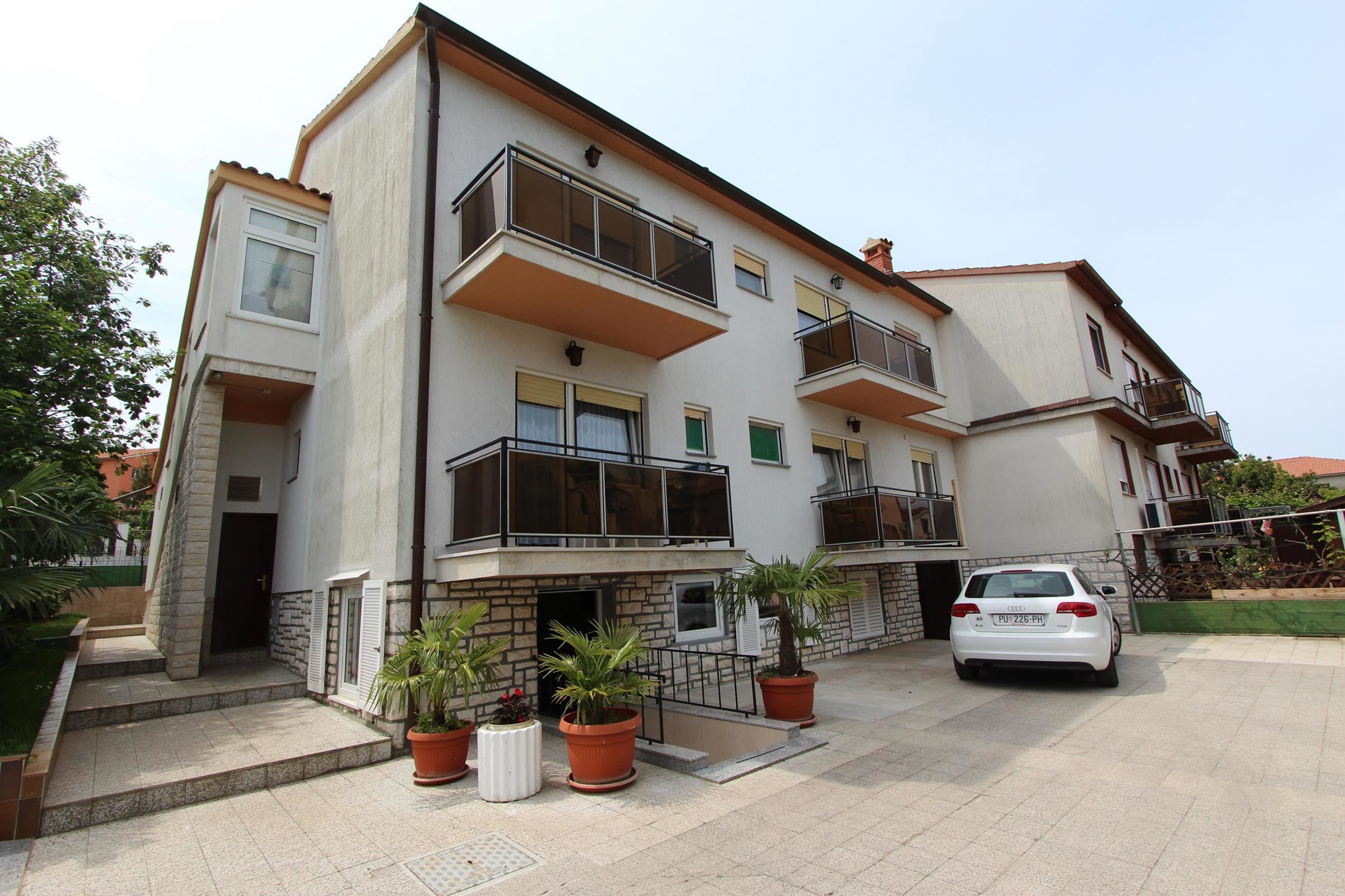 Rooms and Apartment Stefan