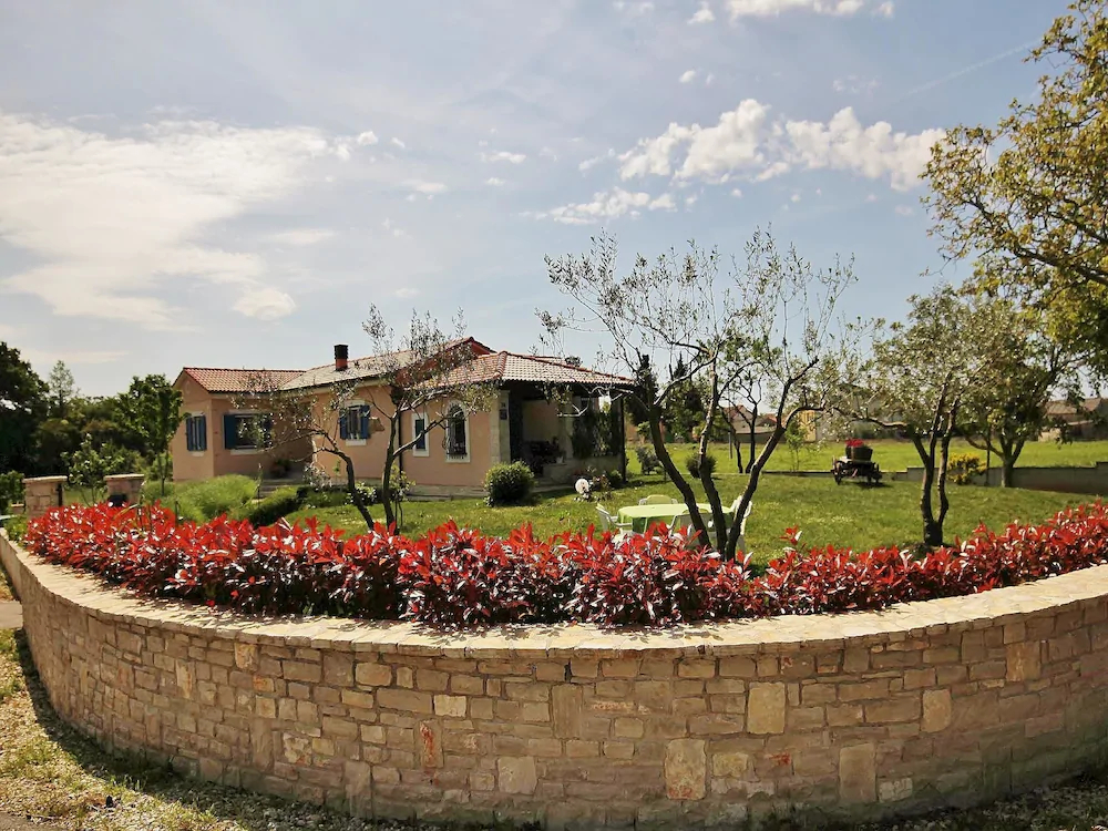 Holiday House Lico