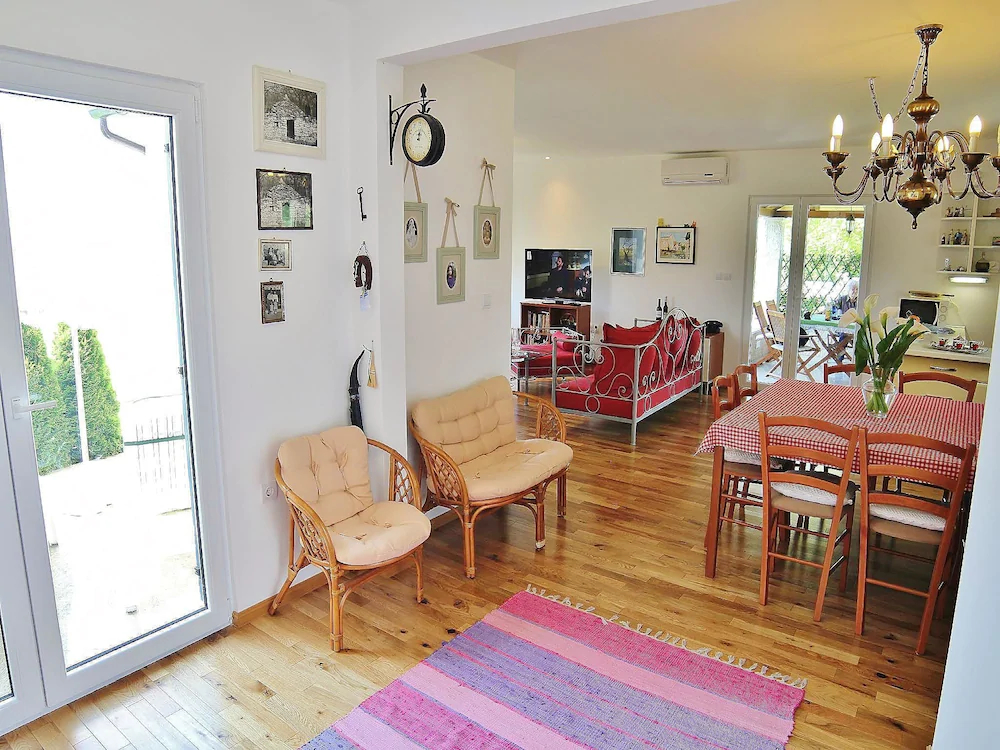 Holiday House Lico
