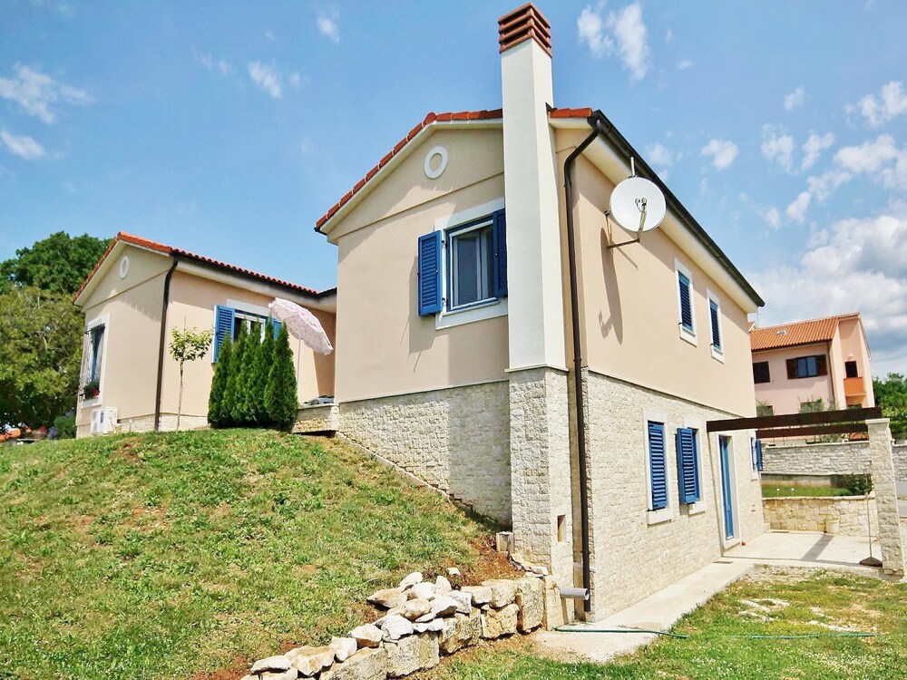 Holiday House Lico