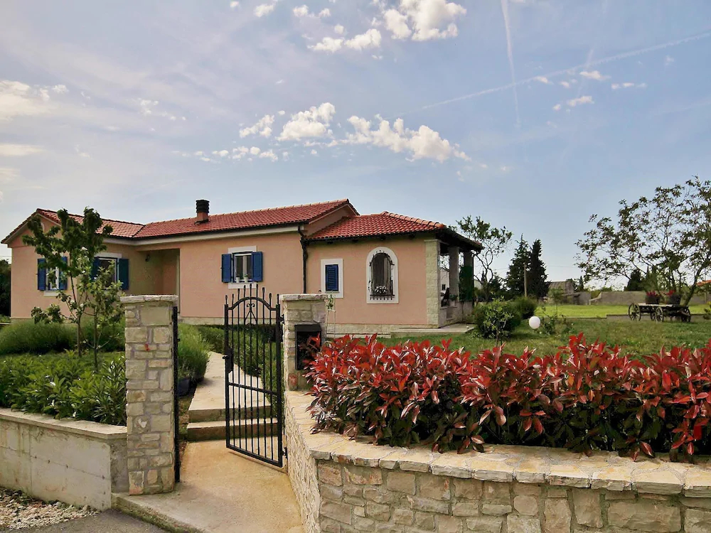 Holiday House Lico
