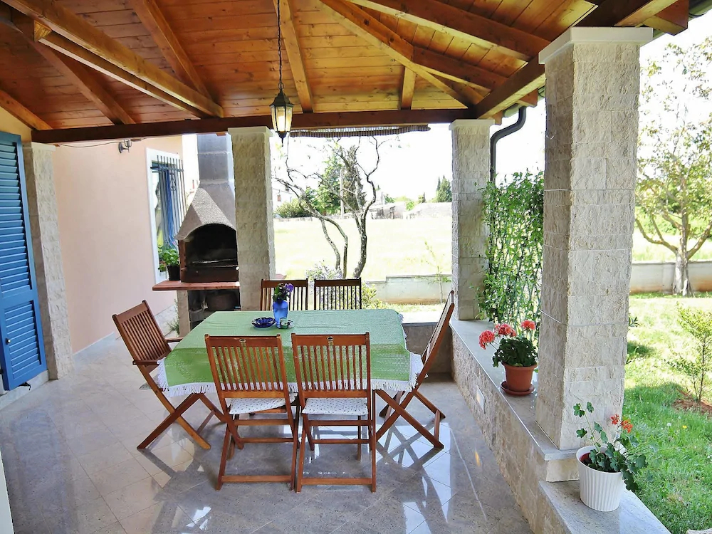 Holiday House Lico