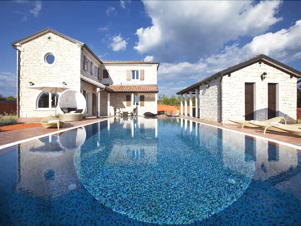 Villas Modena & Luxoria