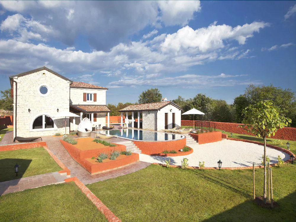 Villas Modena & Luxoria