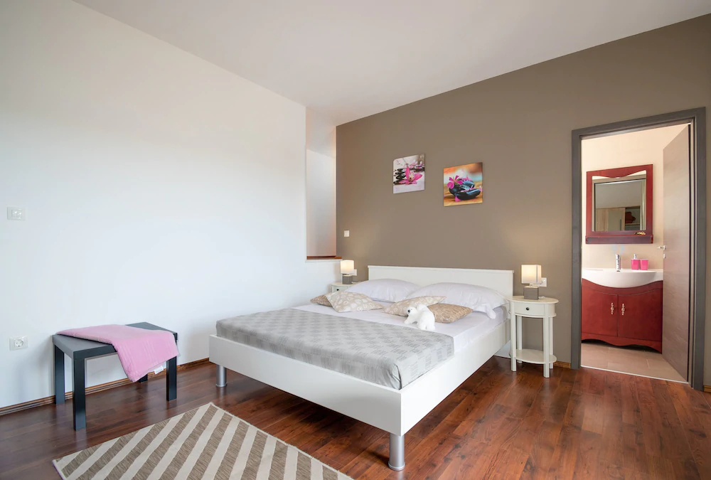 Villa Mira