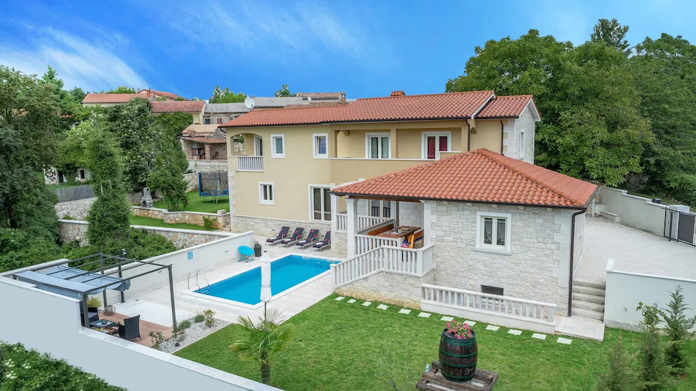 Villa Mira