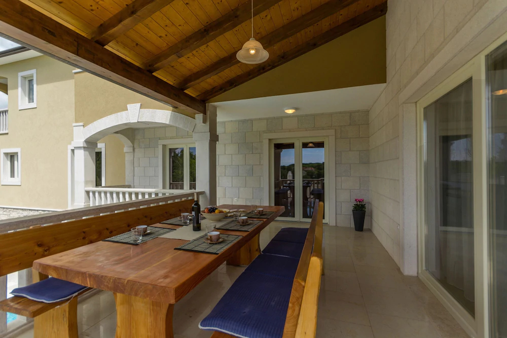 Villa Mira