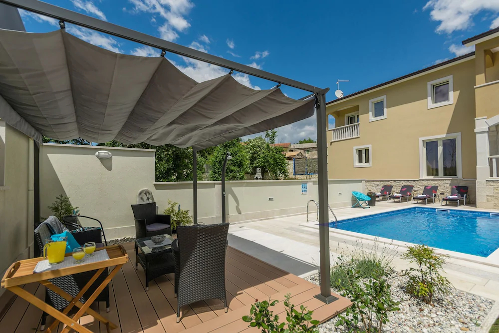 Villa Mira