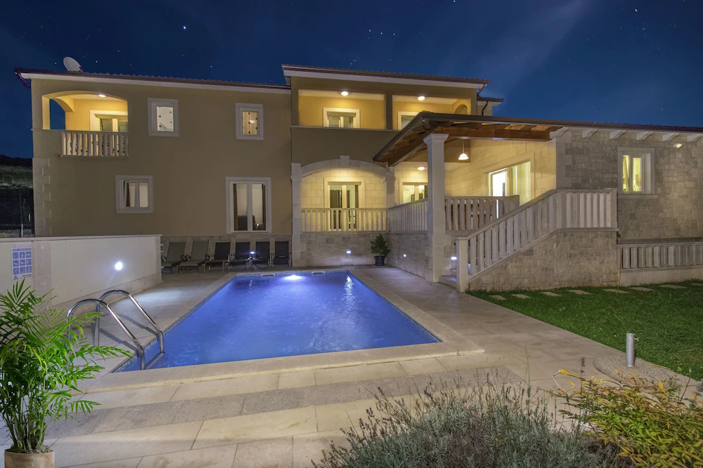 Villa Mira