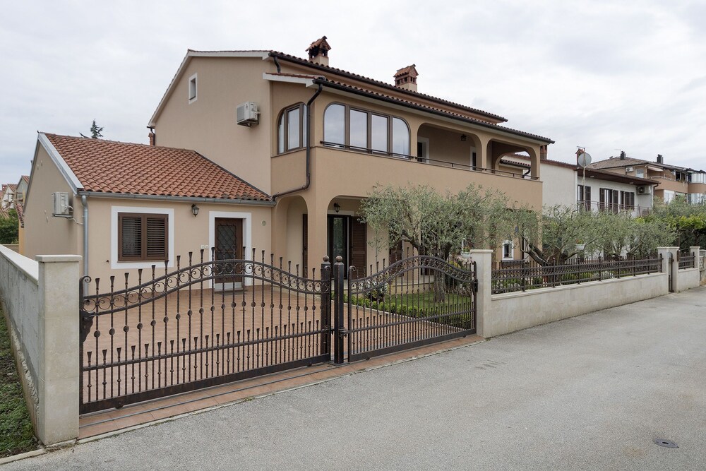 Apartments Monte Grande