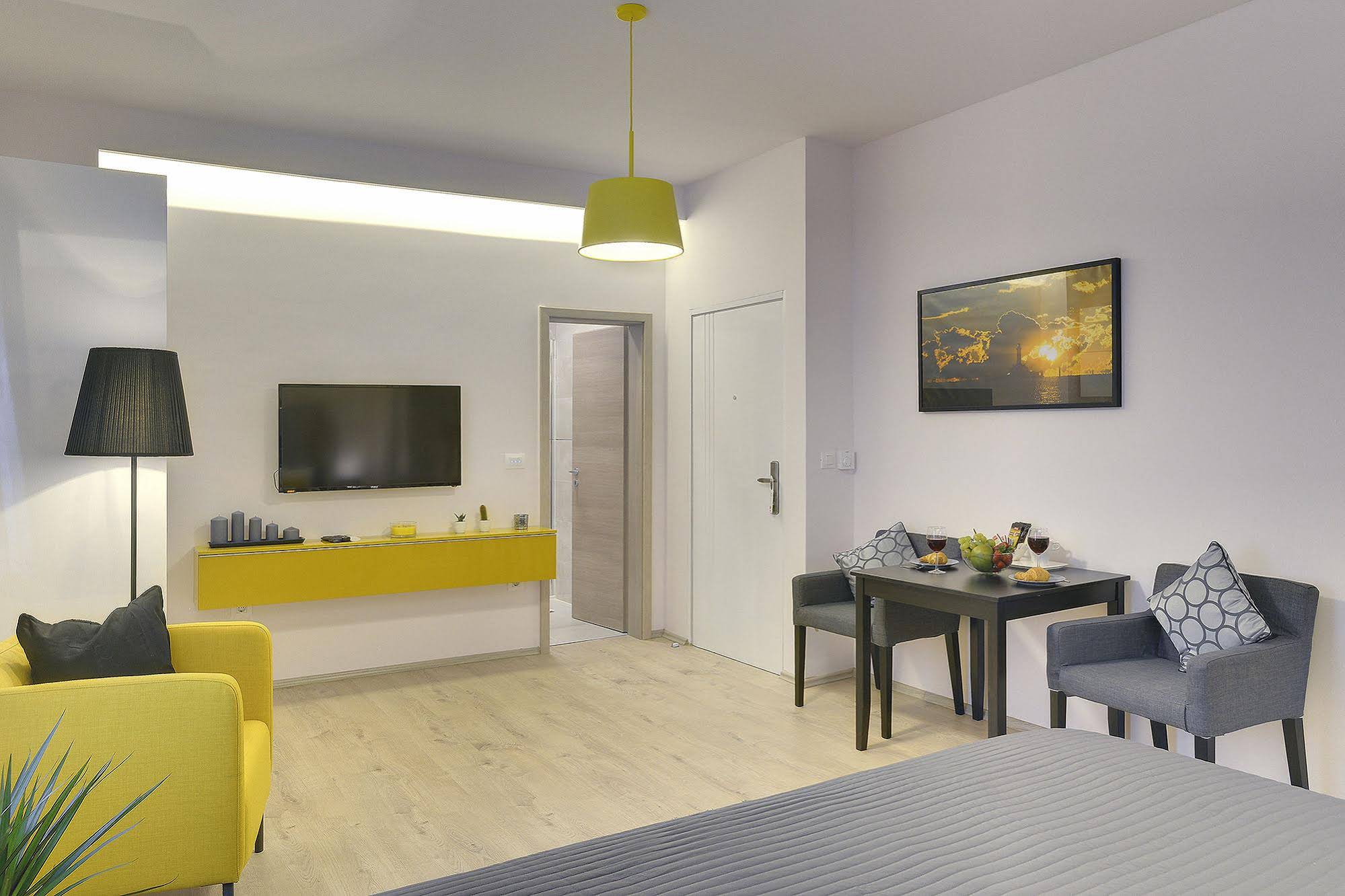D&A Center Apartments