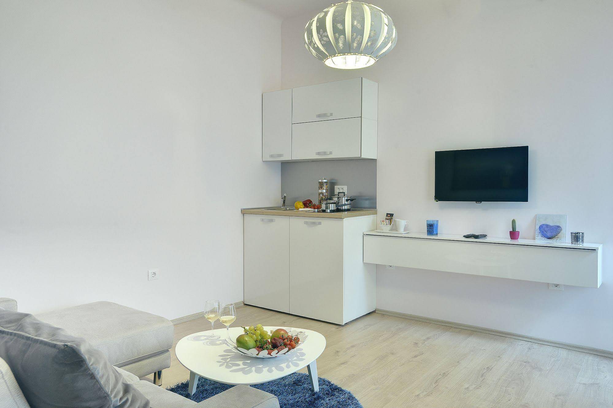 D&A Center Apartments