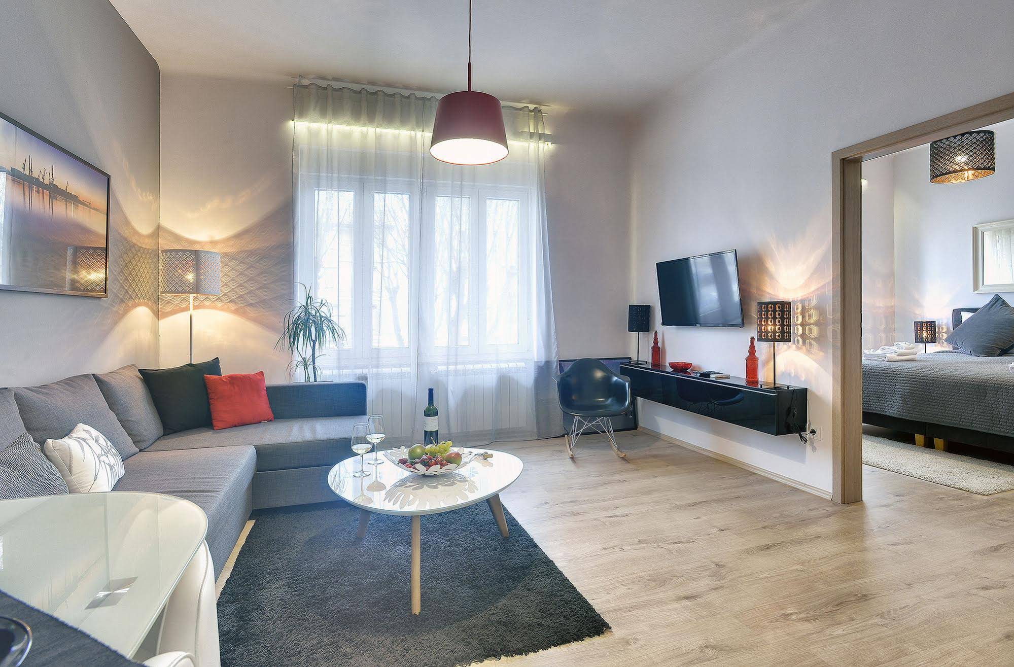 D&A Center Apartments