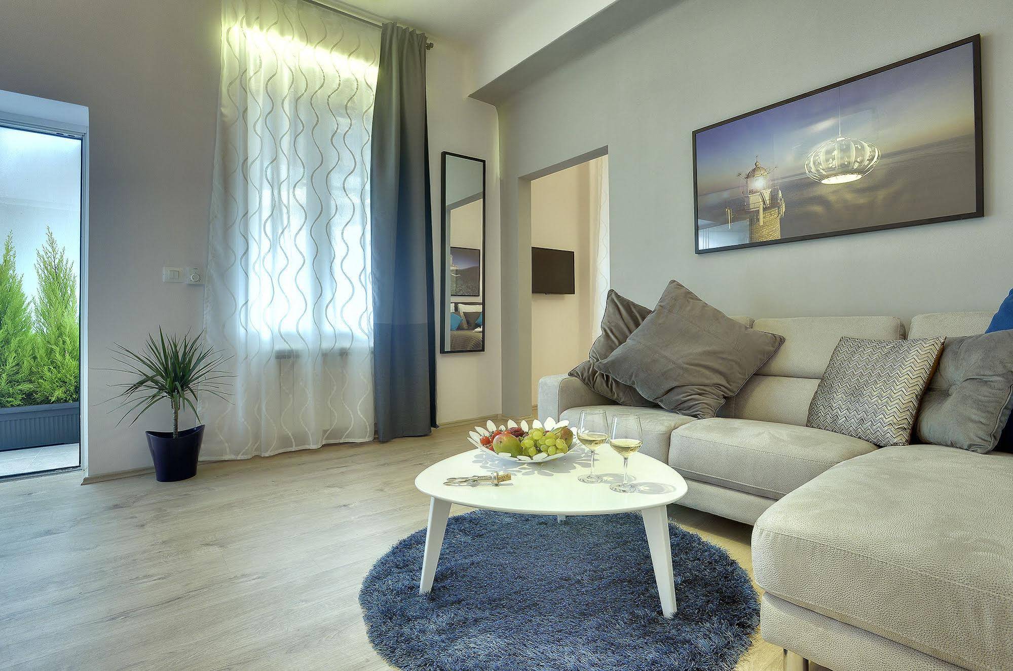 D&A Center Apartments