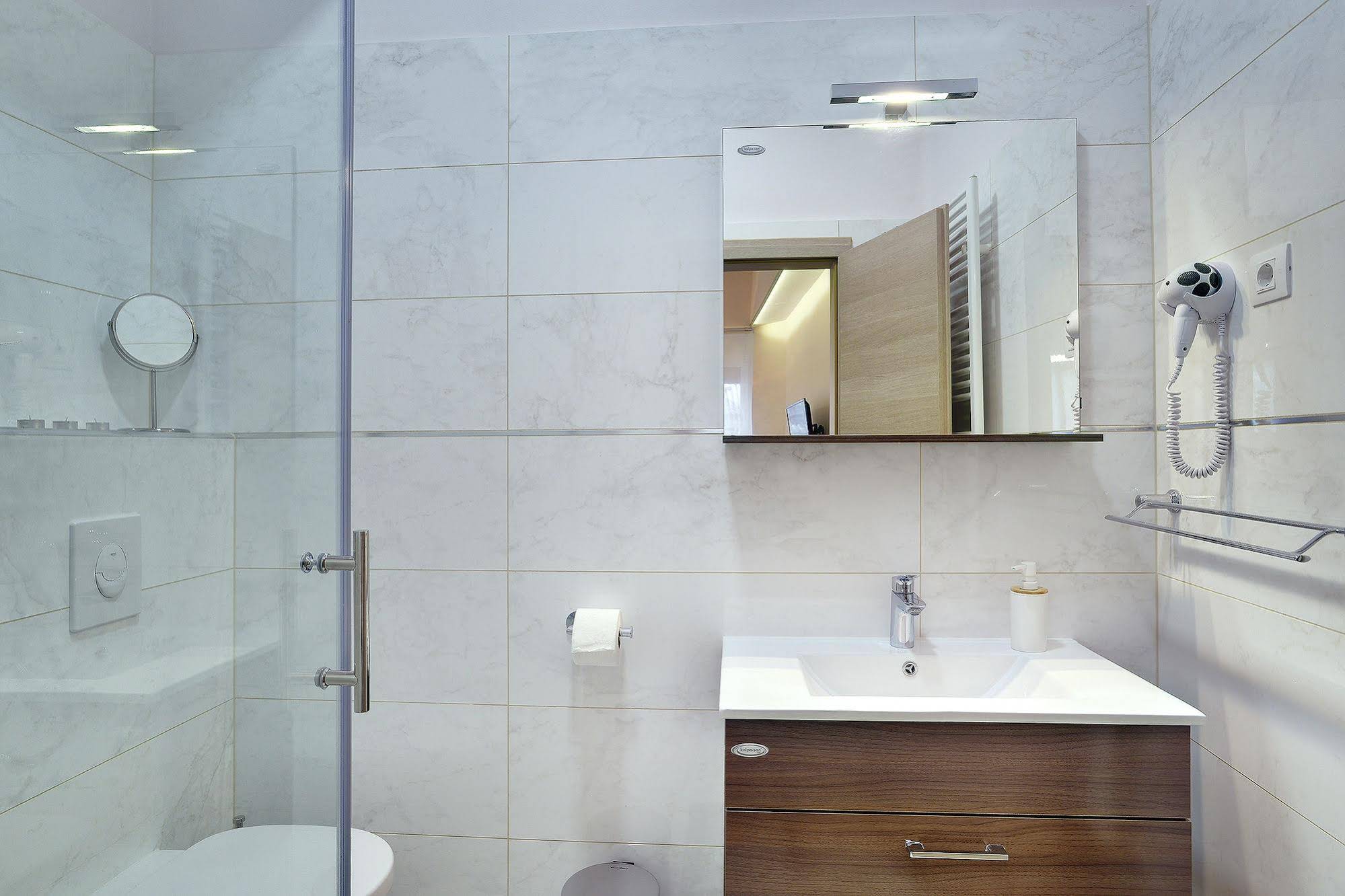 D&A Center Apartments