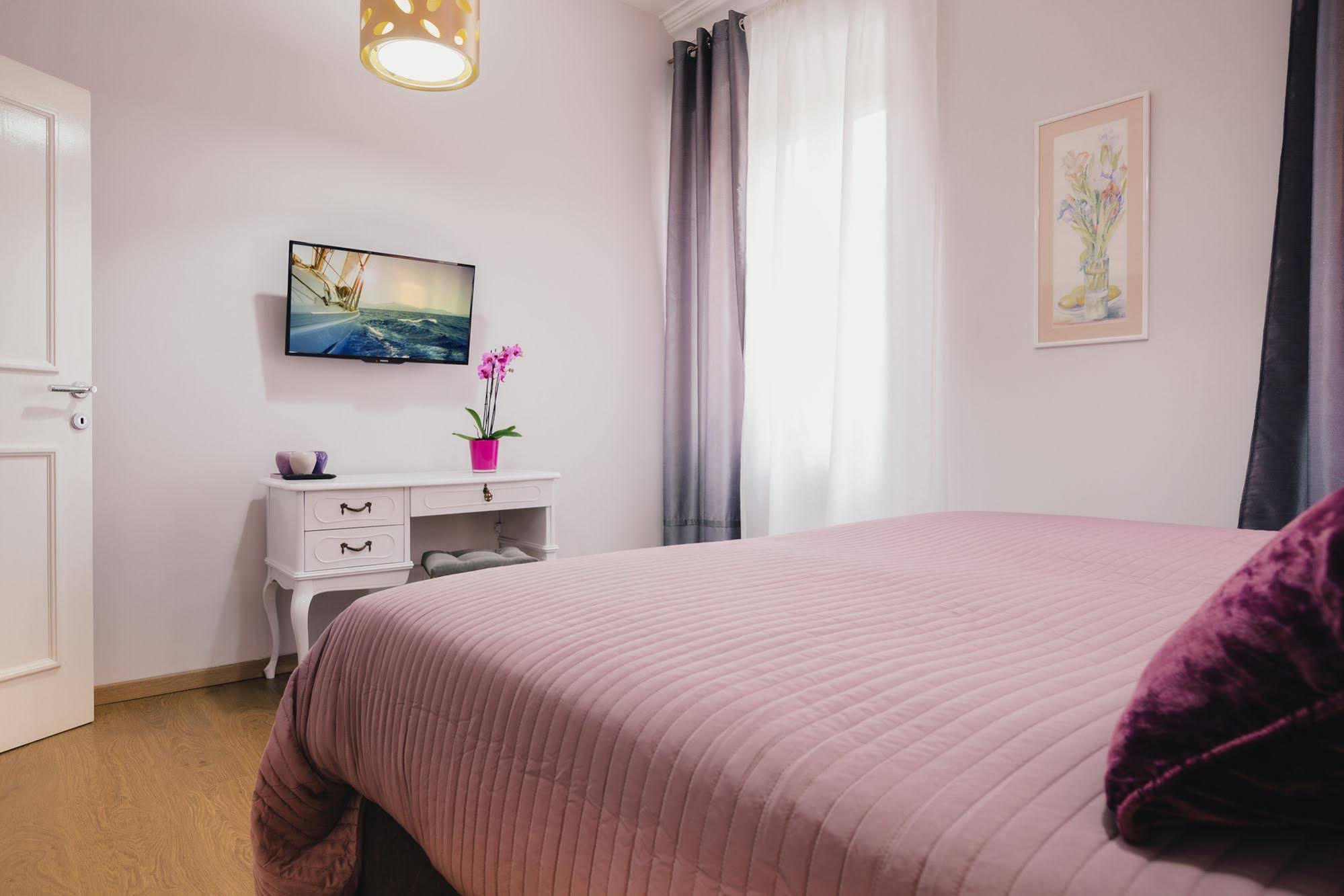 D&A Center Apartments
