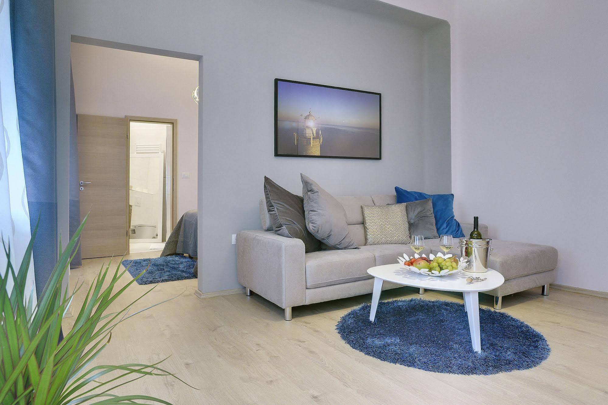 D&A Center Apartments