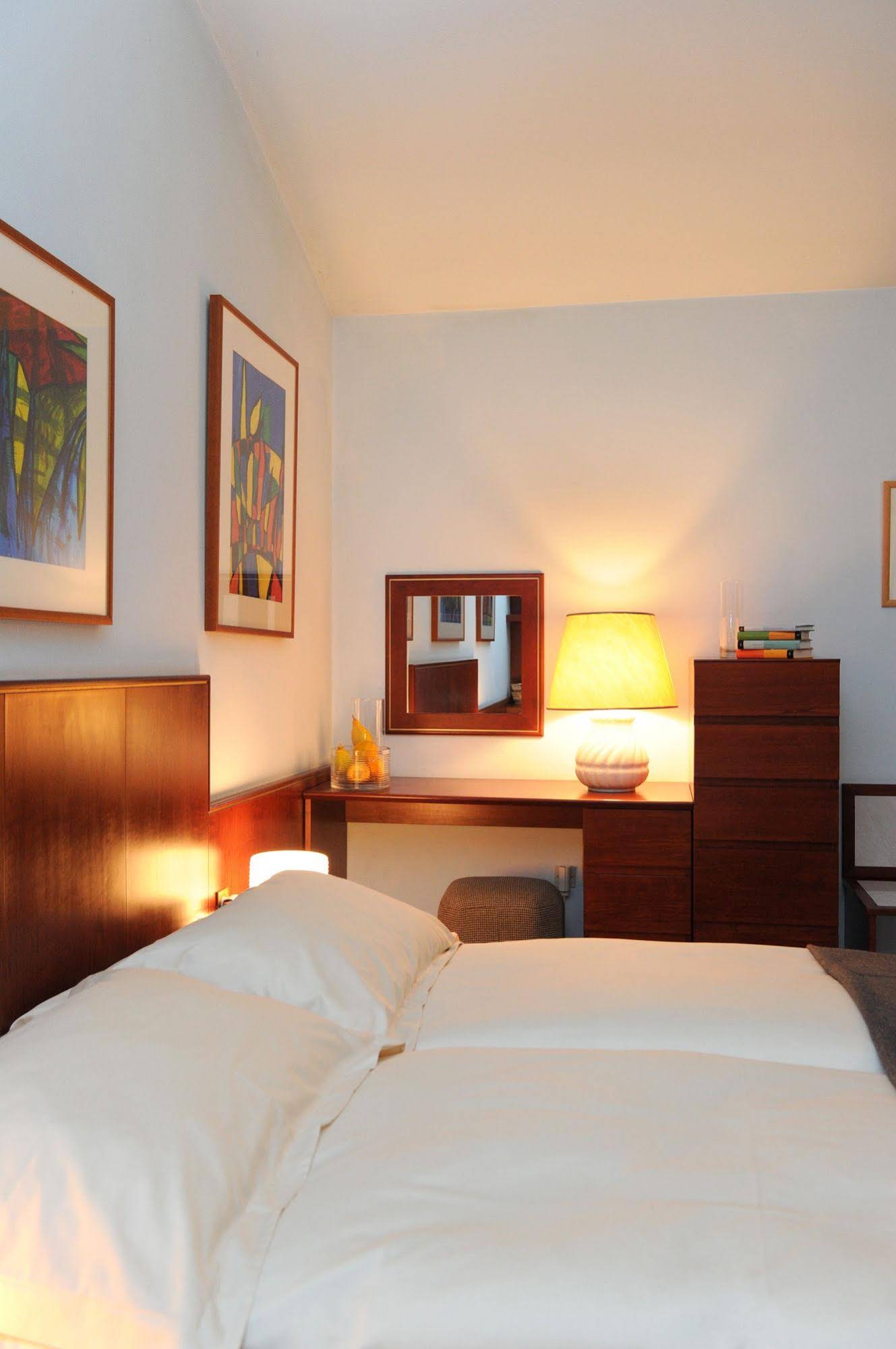 Milan - Hotel & Restaurant