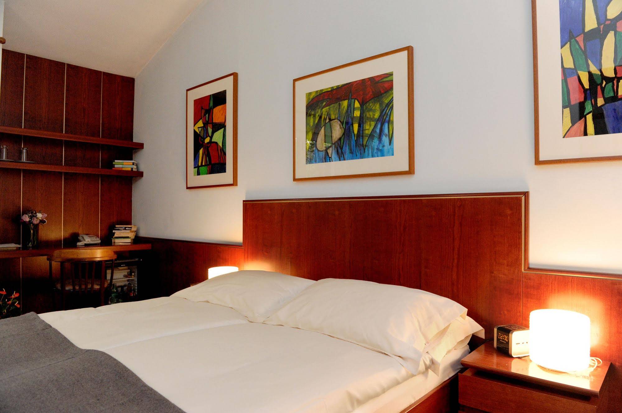 Milan - Hotel & Restaurant