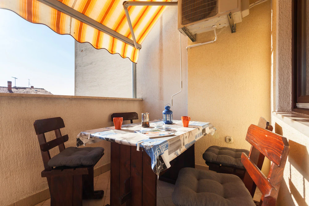 Oina Apartments