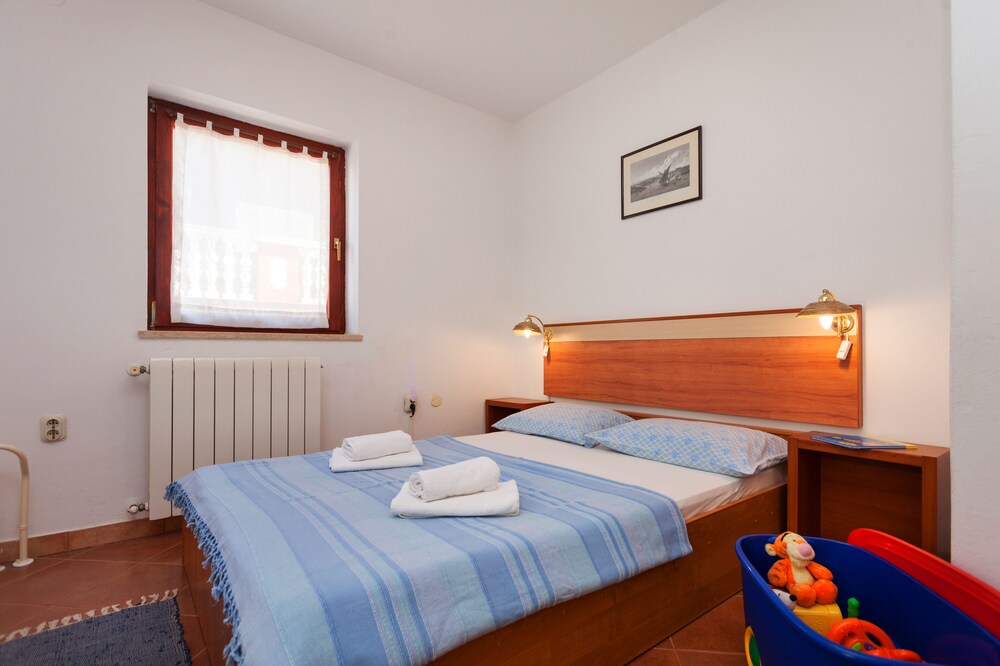 Oina Apartments